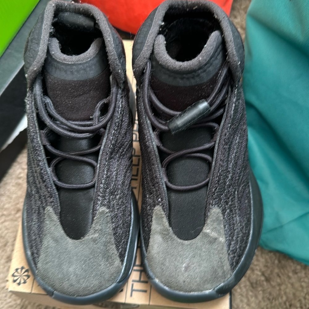 Yeezy High top sneaker